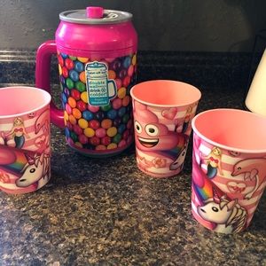 NWOT Bubblegum cup with lid & 3 cups as free gift